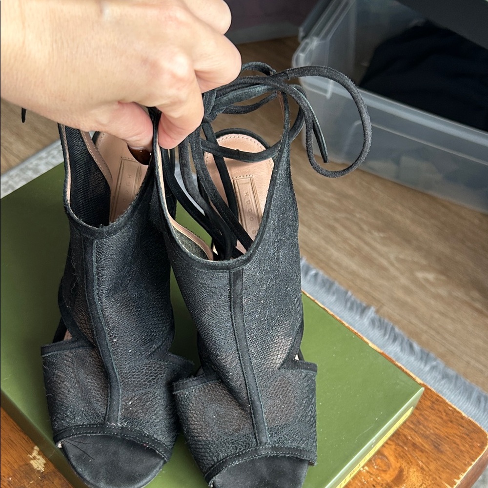 Elegant Black Women's Shoes